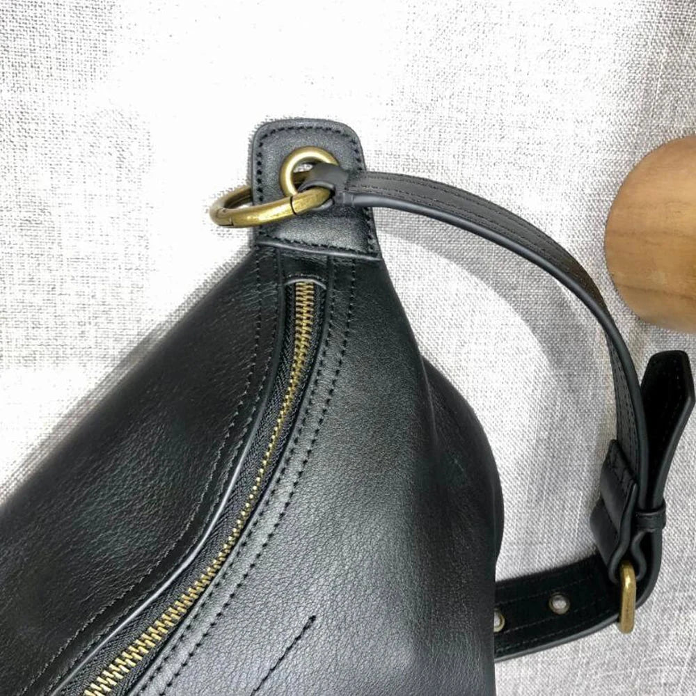 Banane Noir Noir / 30x20cm / Cuir