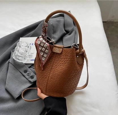 Sac Cuir Seau Esme | Élégance Tressée & Style en Tendance Sac Cuir Femme