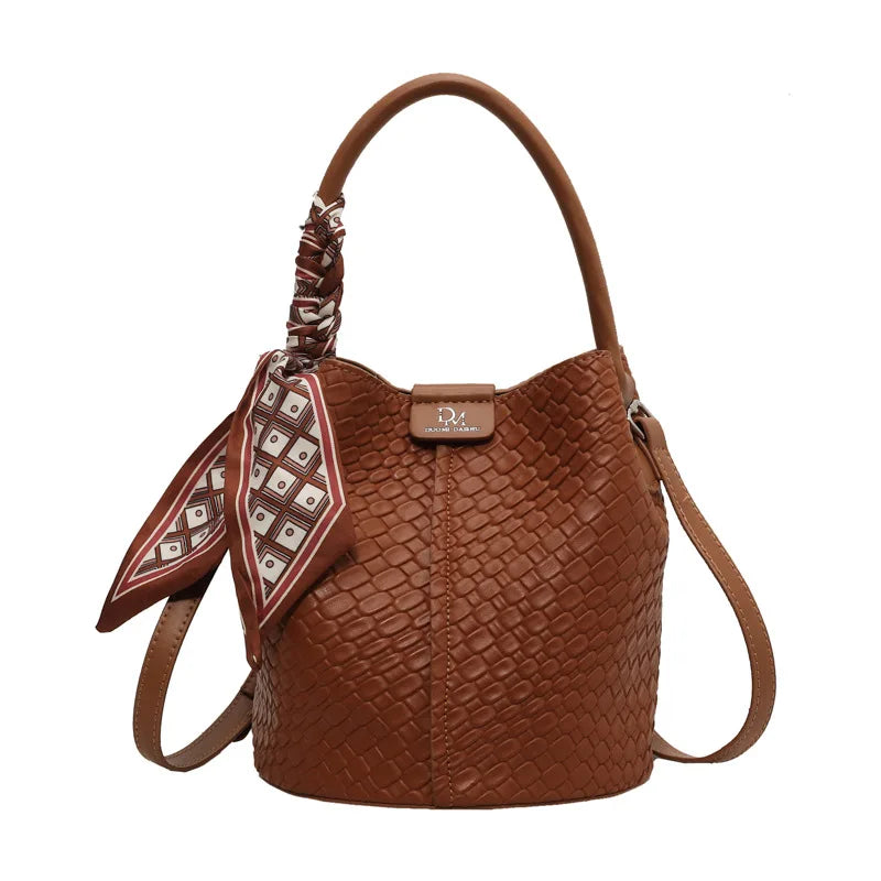 Sac Cuir Seau Esme | Élégance Tressée & Style en Tendance Marron / Cuir Vegan Sac Cuir Femme